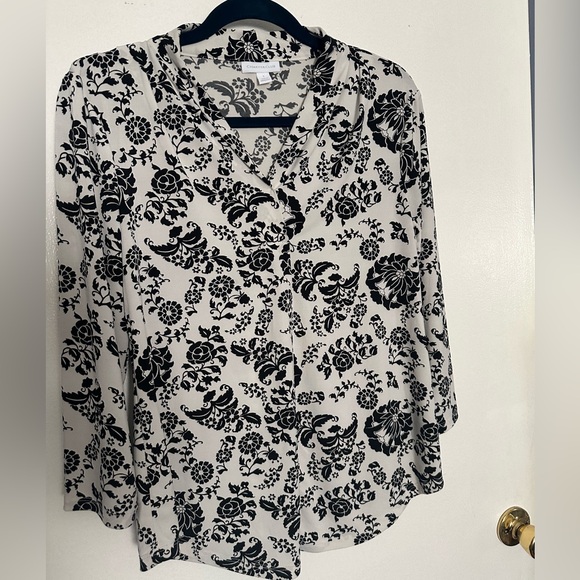 Charter Club Tops - Charter Club size S glory flowery top 🖤